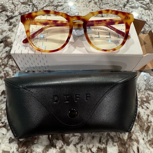 DIFF Blue-Light Blocking Glasses - Picture 6 of 12